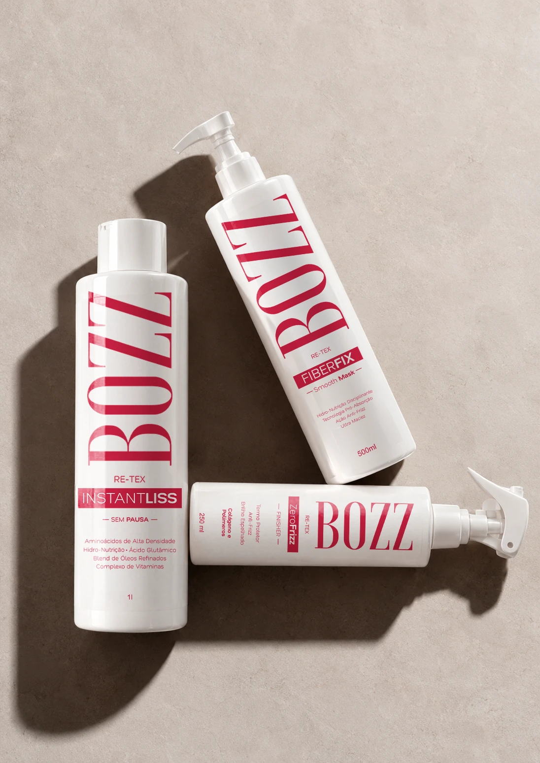 Os frascos InstantLiss, FiberFix e ZeroFrizz dispostos lado a lado sobre uma superfície clara.